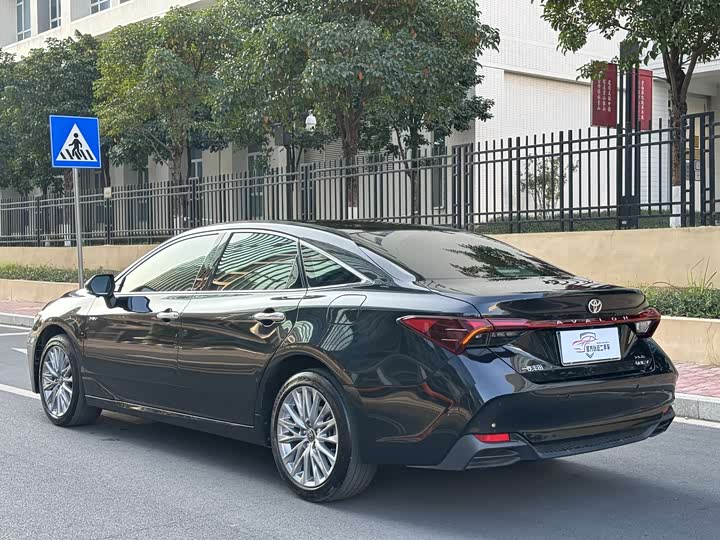 Фото 6 - Toyota Avalon