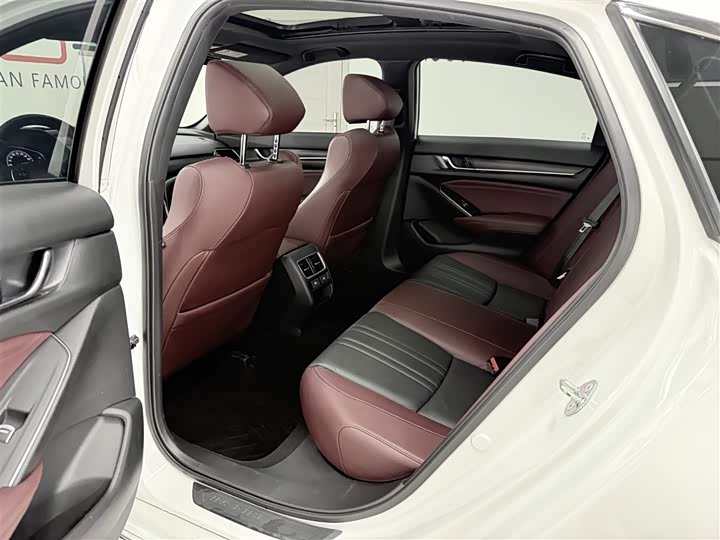 Фото 9 - Honda Inspire