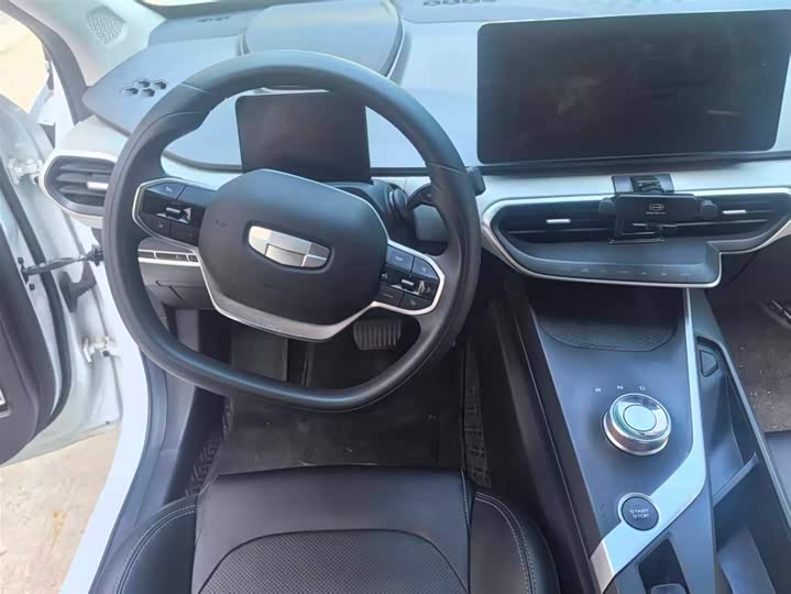 Фото 8 - Geely Geometry A