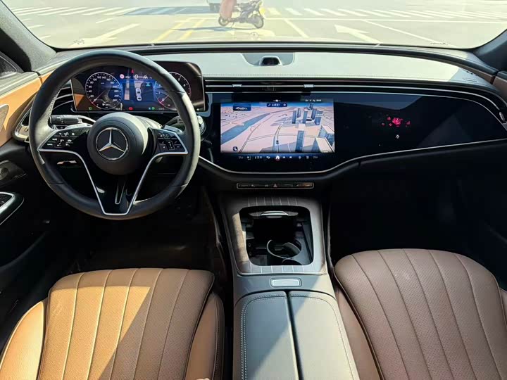 Photo 5 - Mercedes-Benz E-Class