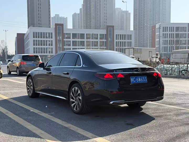 Photo 7 - Mercedes-Benz E-Class