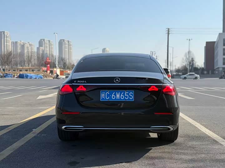 Photo 8 - Mercedes-Benz E-Class