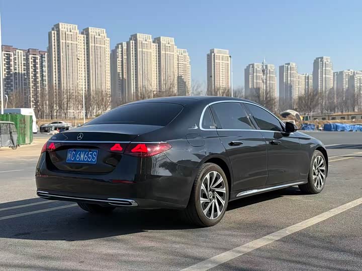 Photo 9 - Mercedes-Benz E-Class