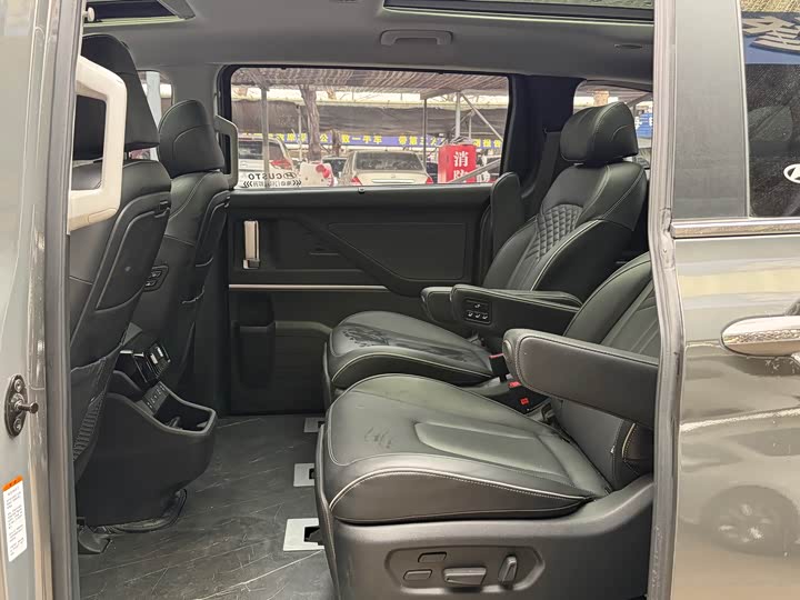 Фото 7 - Hyundai Custo