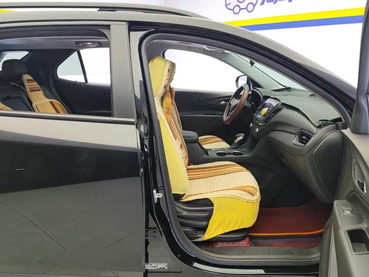 Фото 8 - Chevrolet Equinox