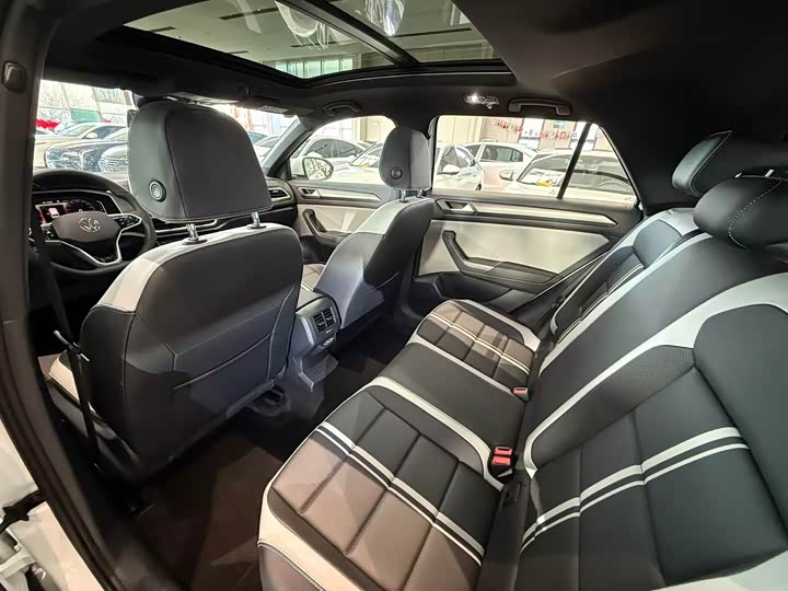 Фото 8 - Volkswagen T-Roc