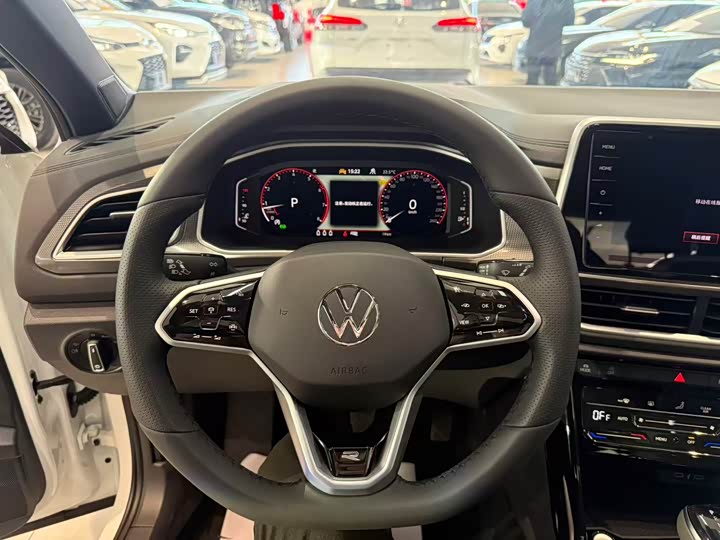 Фото 9 - Volkswagen T-Roc