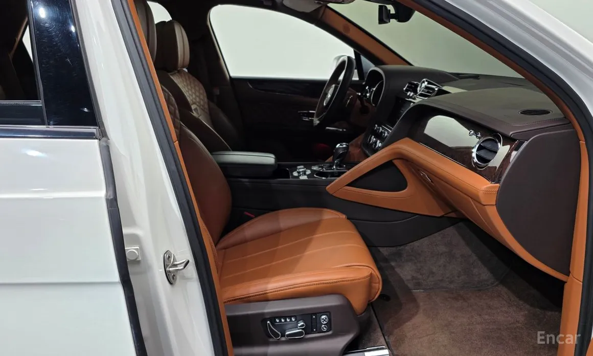 Фото 11 - Bentley Bentayga