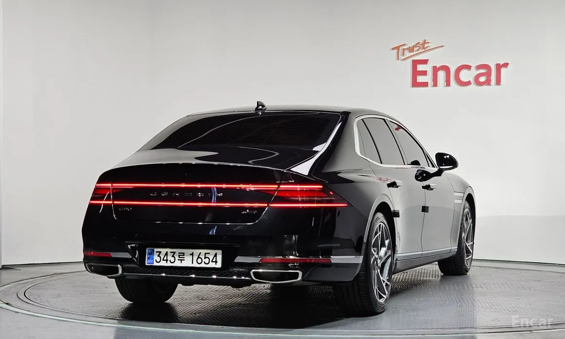 Фото 2 - Genesis G90