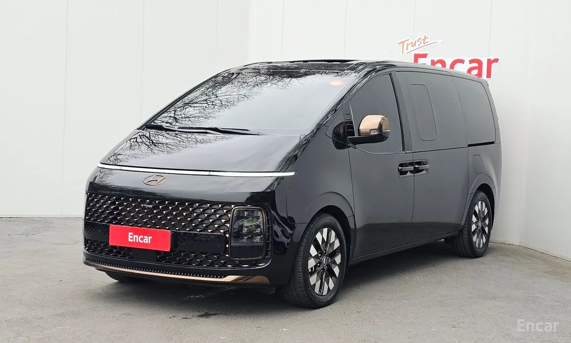 Фото 1 - Hyundai Staria