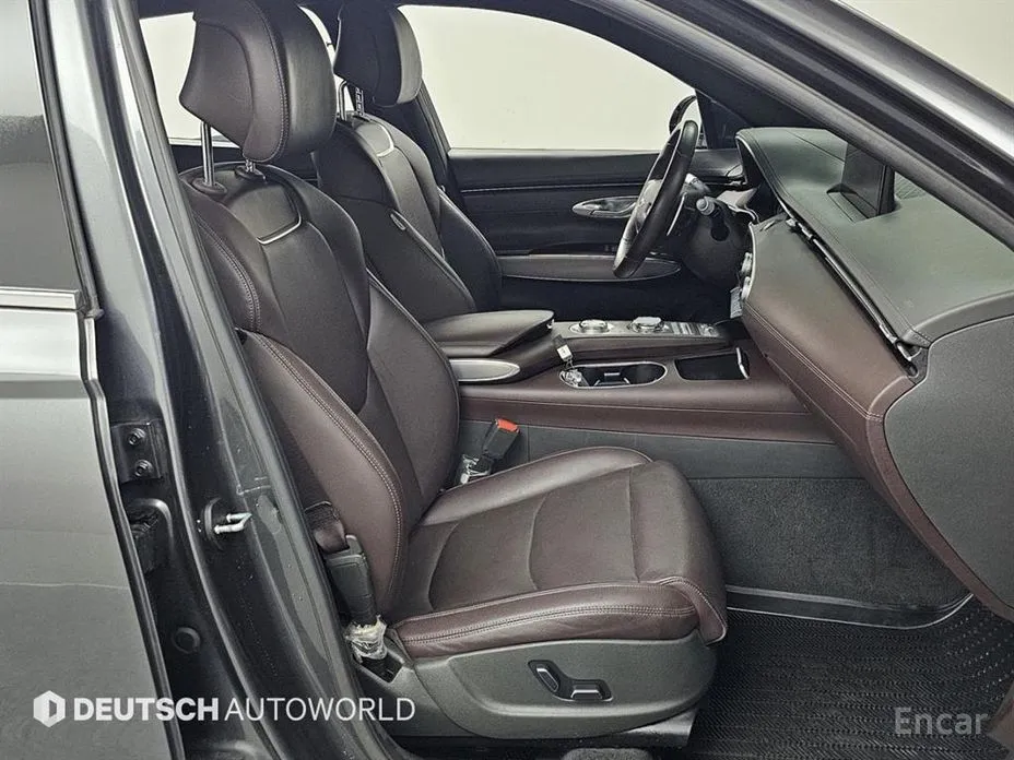 Фото 10 - Genesis GV70