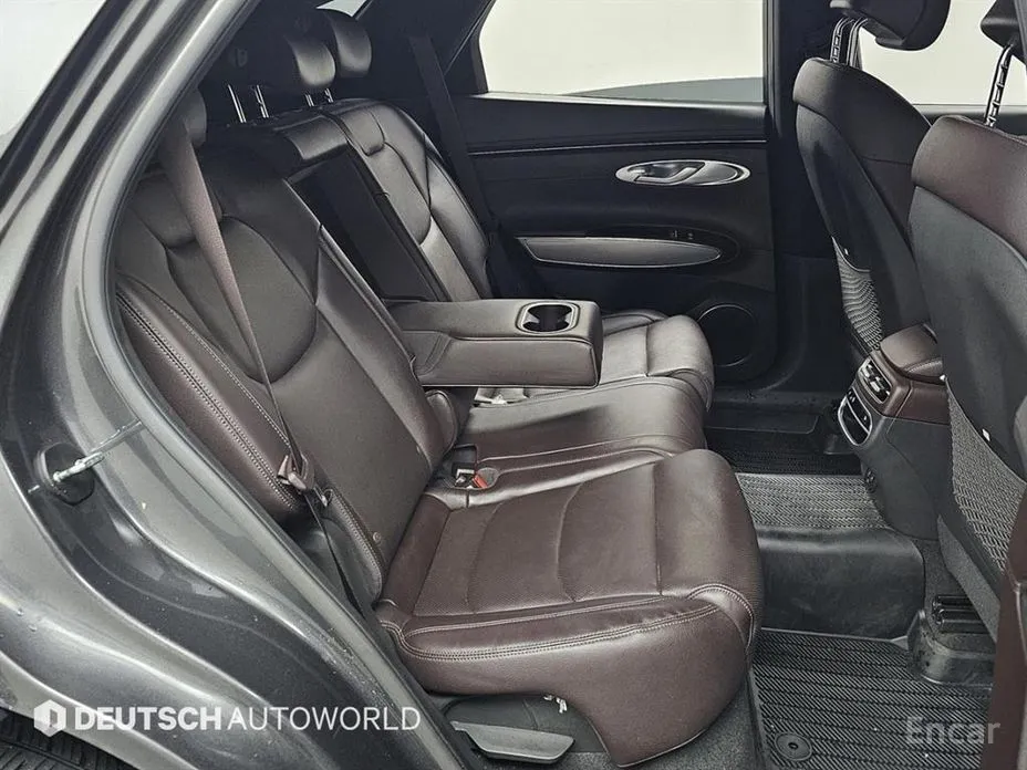 Фото 12 - Genesis GV70