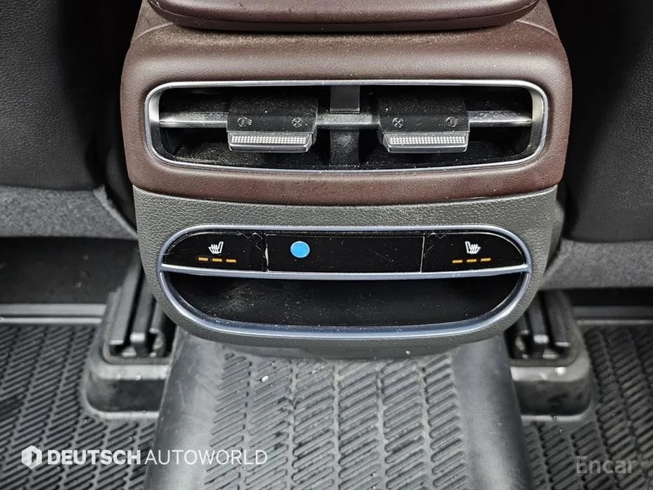 Фото 16 - Genesis GV70