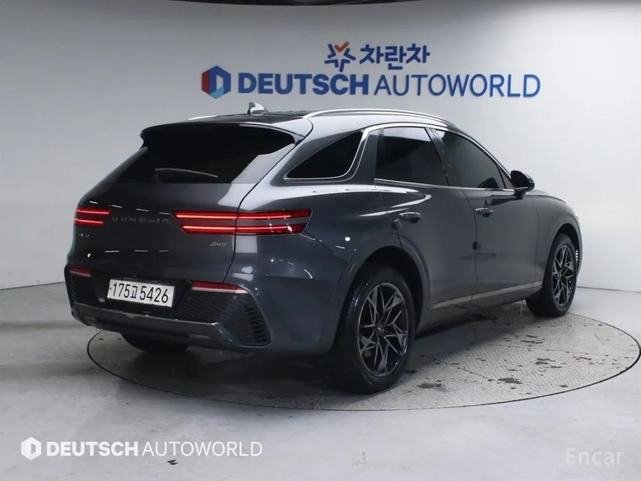 Фото 2 - Genesis GV70