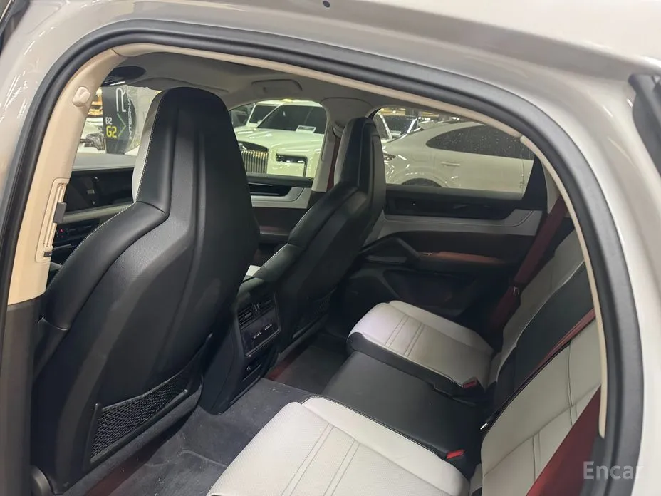 Фото 10 - Porsche Cayenne