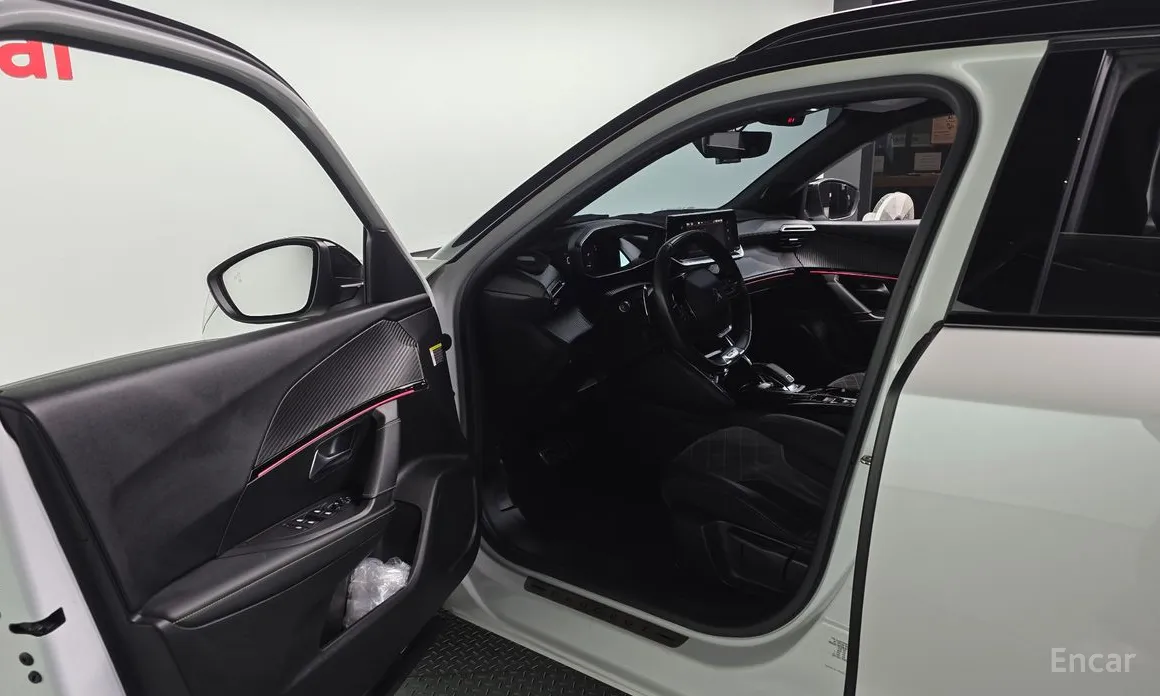 Фото 10 - Peugeot 2008