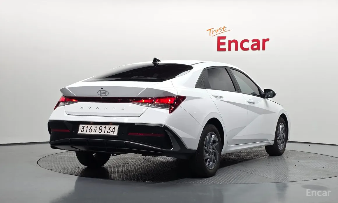 Фото 2 - Hyundai Avante