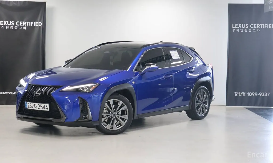 Фото 1 - Lexus UX