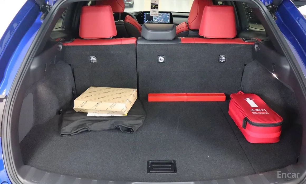 Фото 17 - Lexus UX