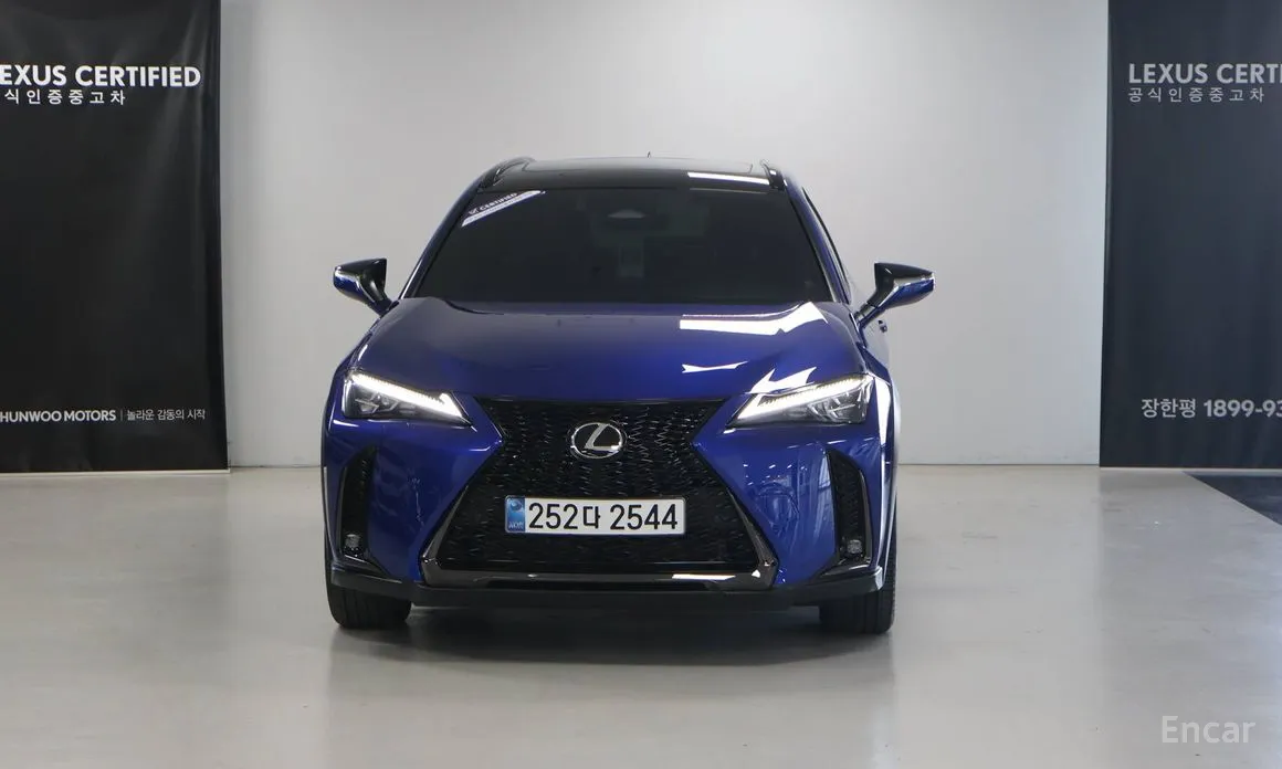 Фото 3 - Lexus UX