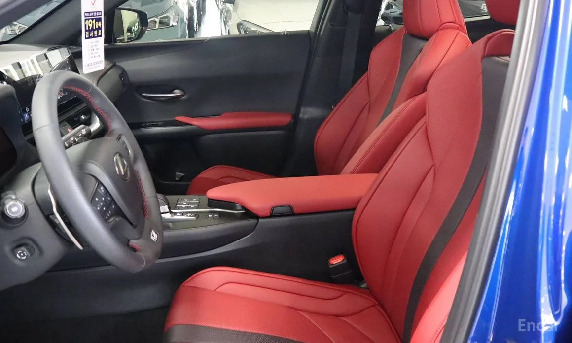 Фото 7 - Lexus UX