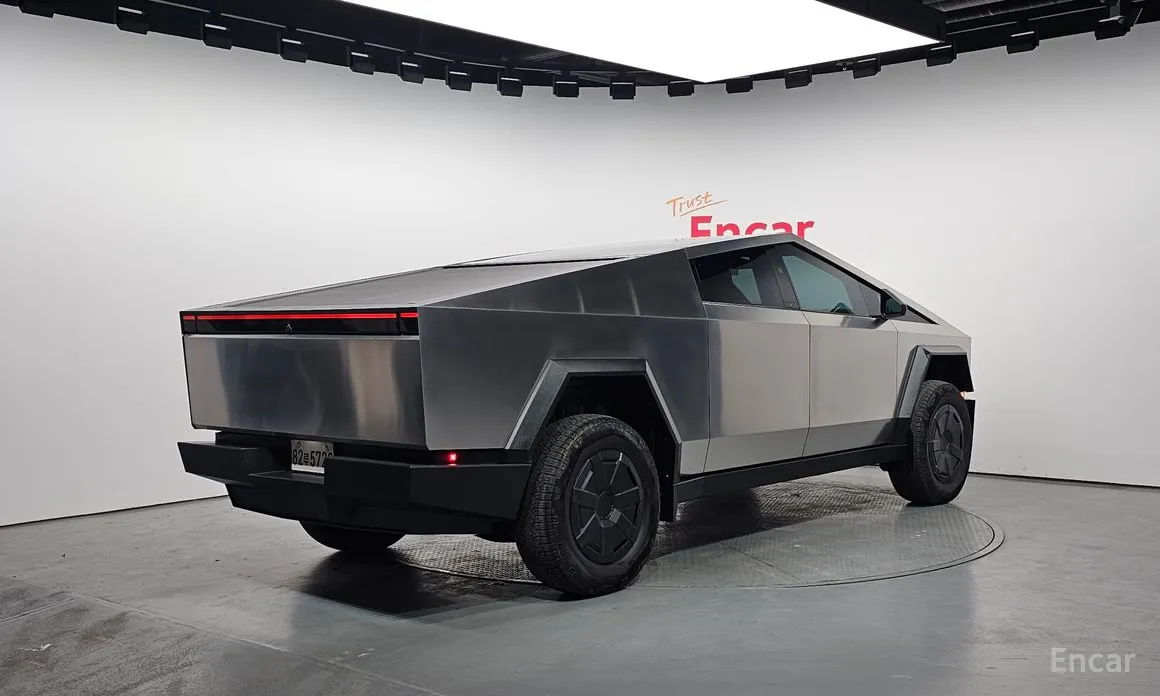Фото 2 - Tesla Cybertruck