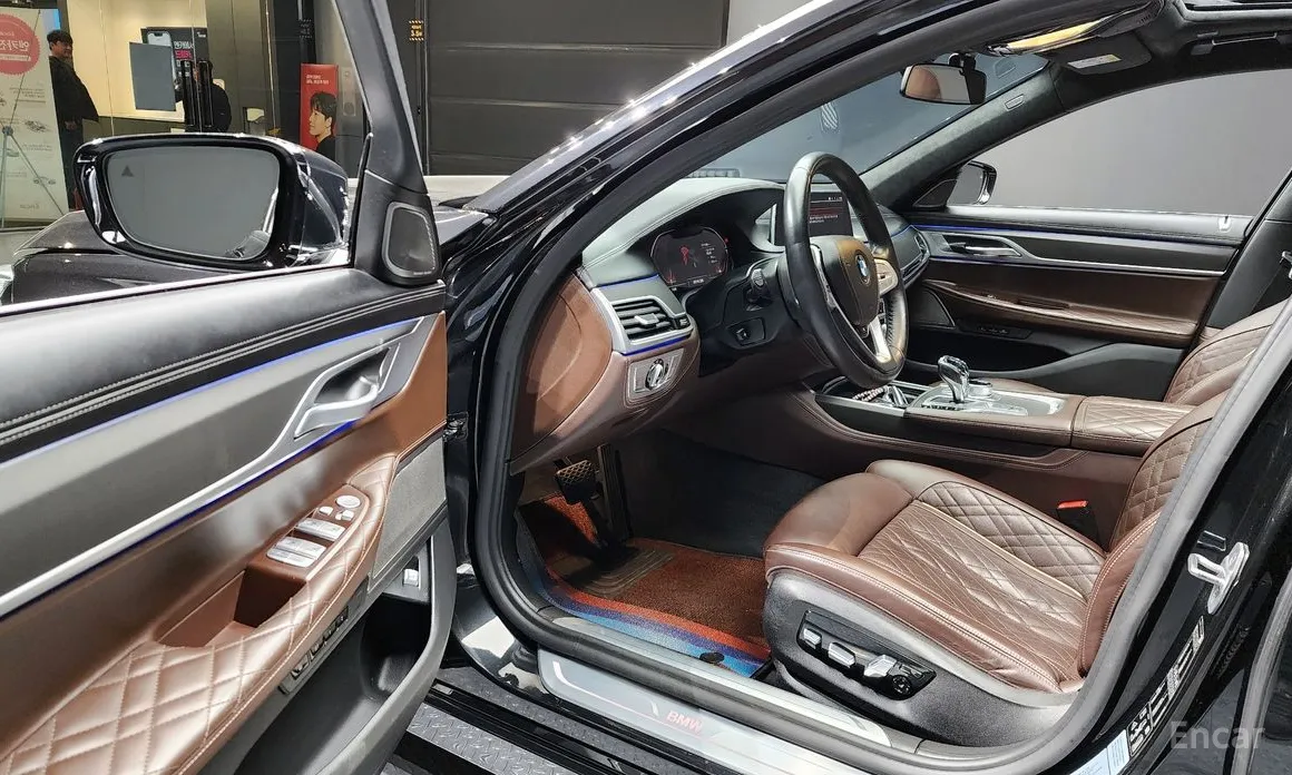 Фото 11 - BMW 7 Series