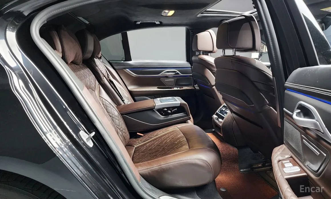 Фото 12 - BMW 7 Series