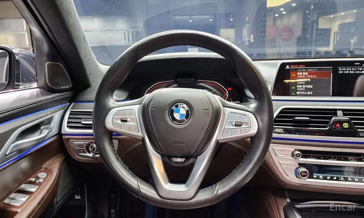 Фото 14 - BMW 7 Series