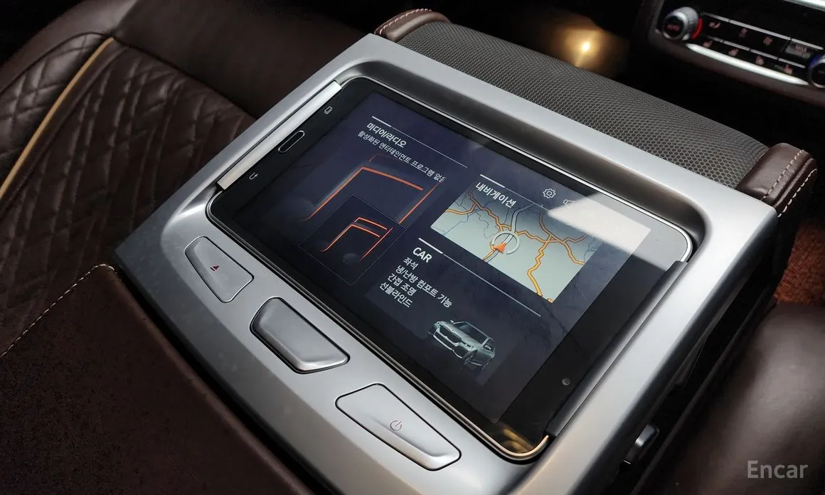 Фото 16 - BMW 7 Series