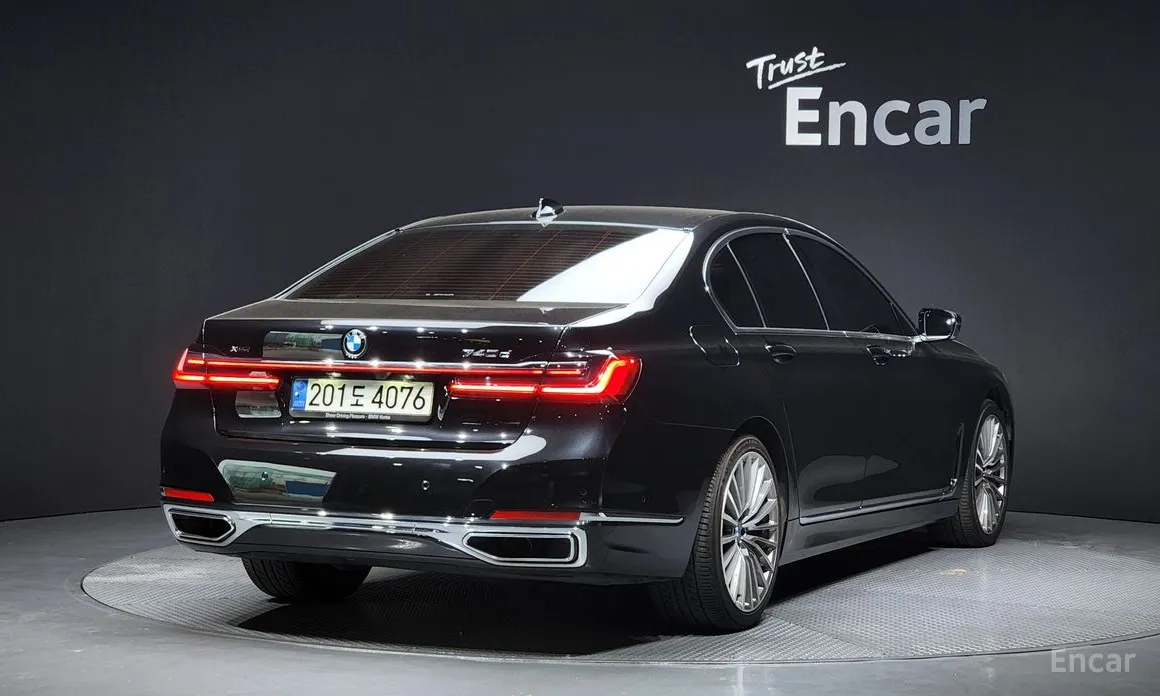 Фото 2 - BMW 7 Series