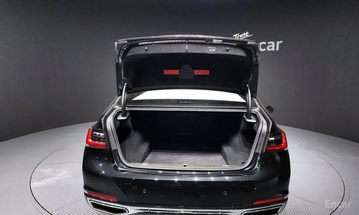 Фото 20 - BMW 7 Series