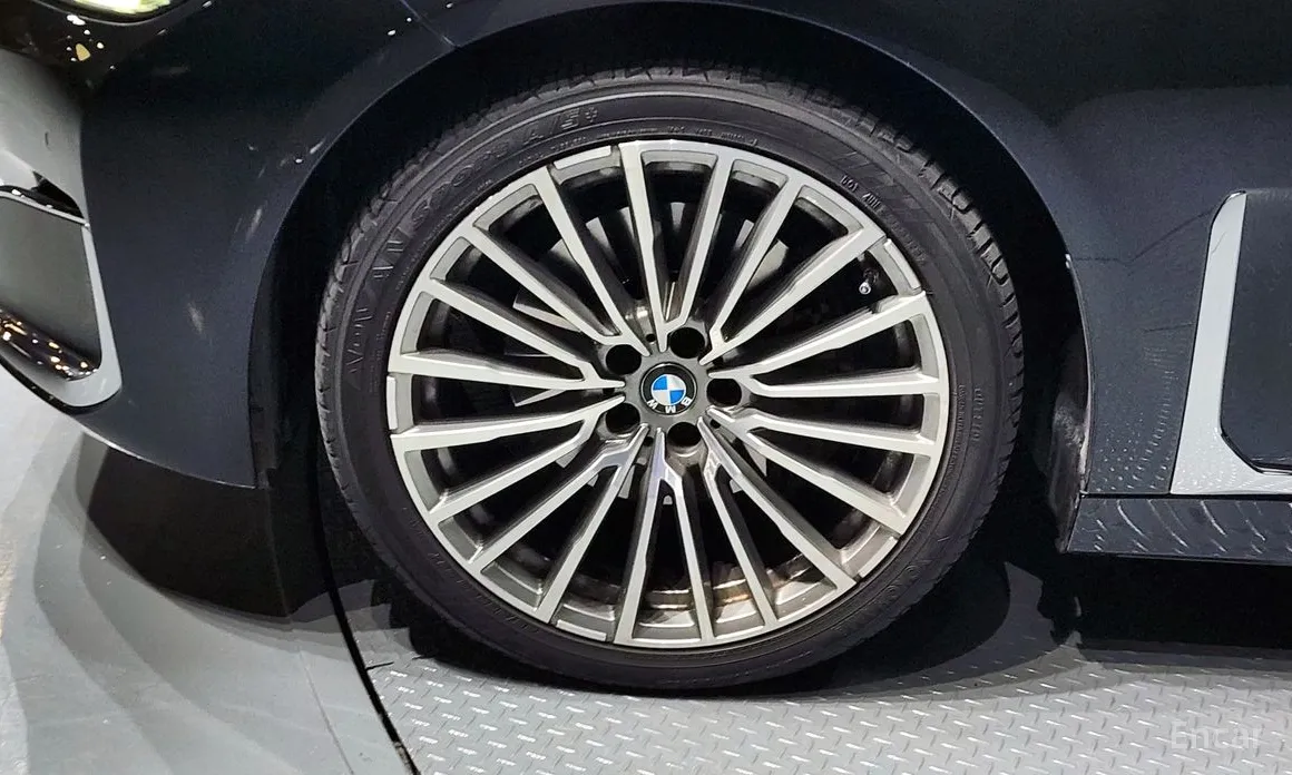 Фото 5 - BMW 7 Series