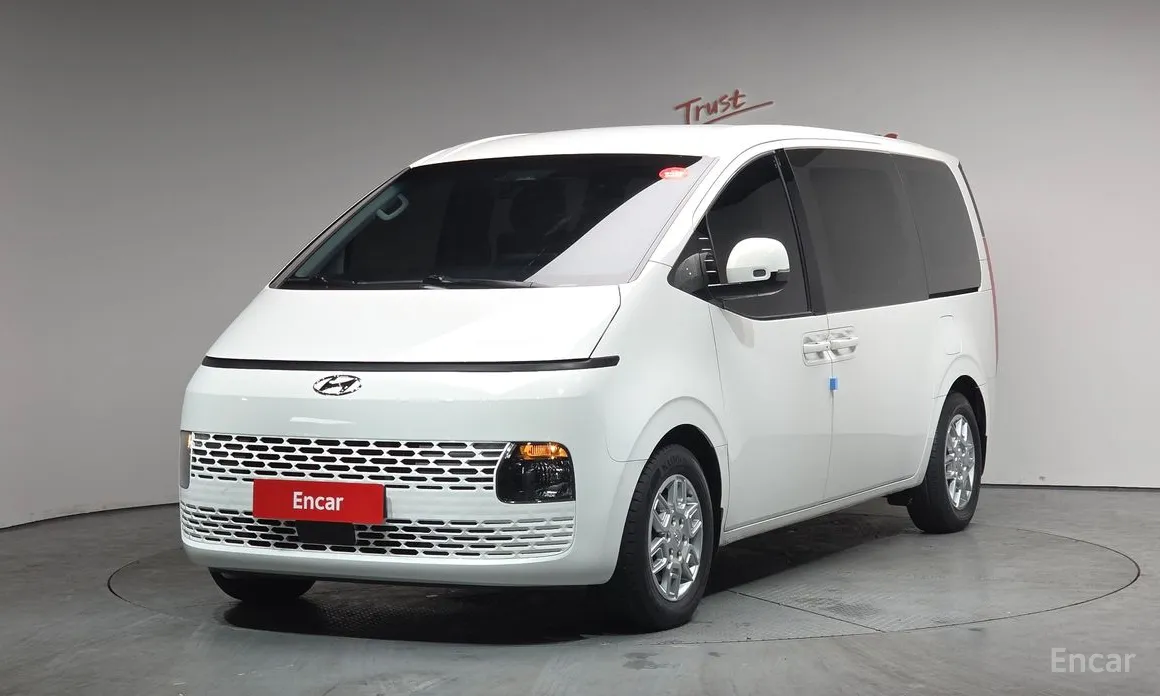 Фото 1 - Hyundai Staria