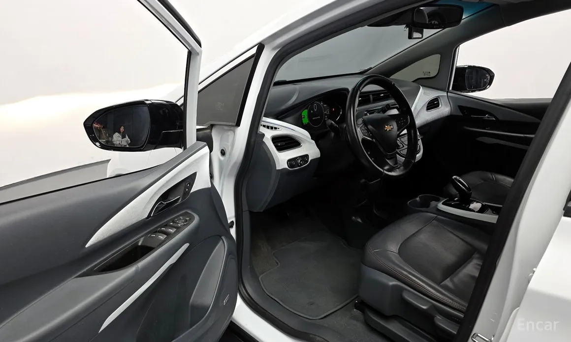 Photo 10 - Chevrolet Bolt EV