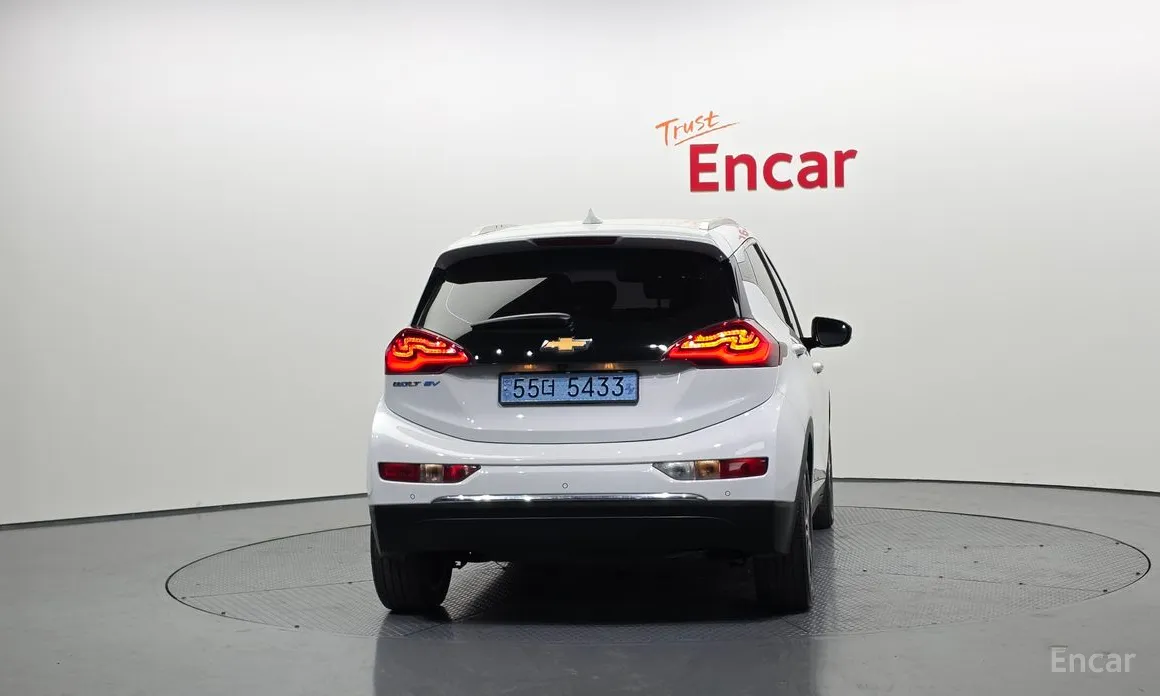 Photo 4 - Chevrolet Bolt EV