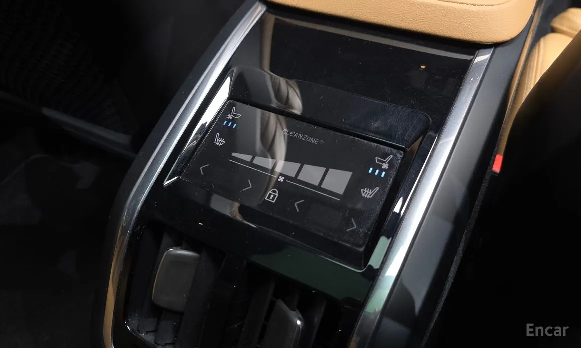 Photo 19 - Volvo S90