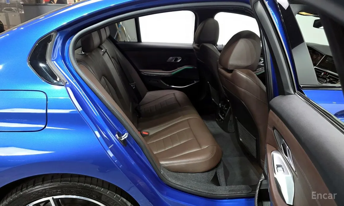 Photo 12 - BMW 3 Series