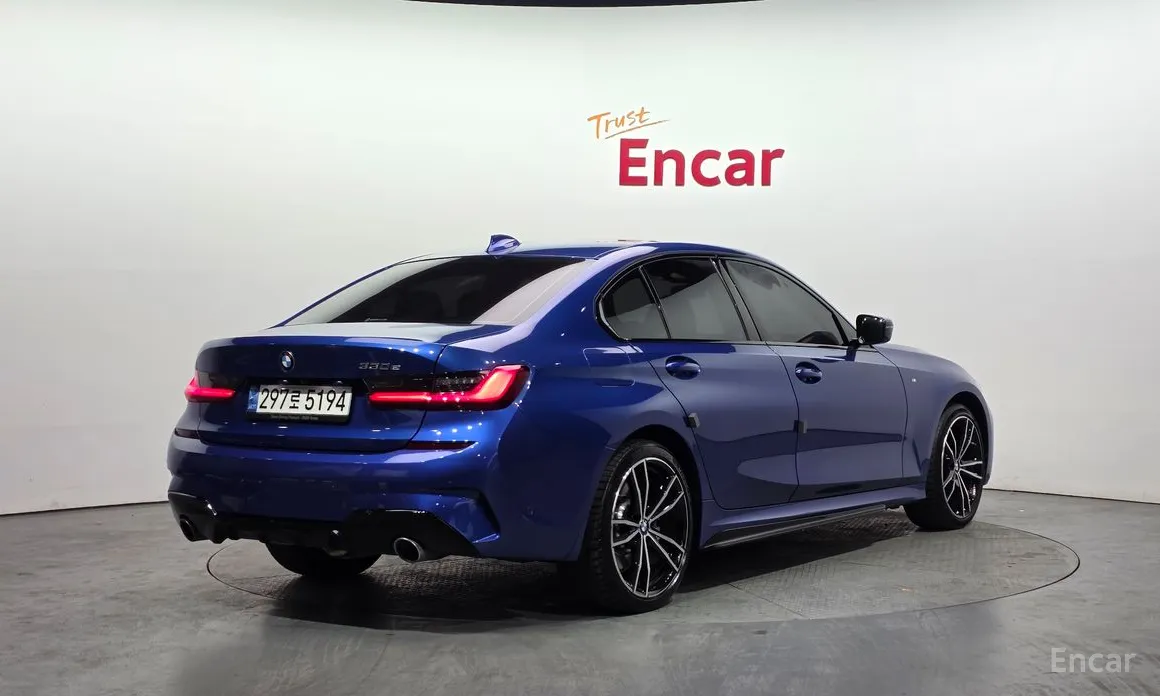 Photo 2 - BMW 3 Series