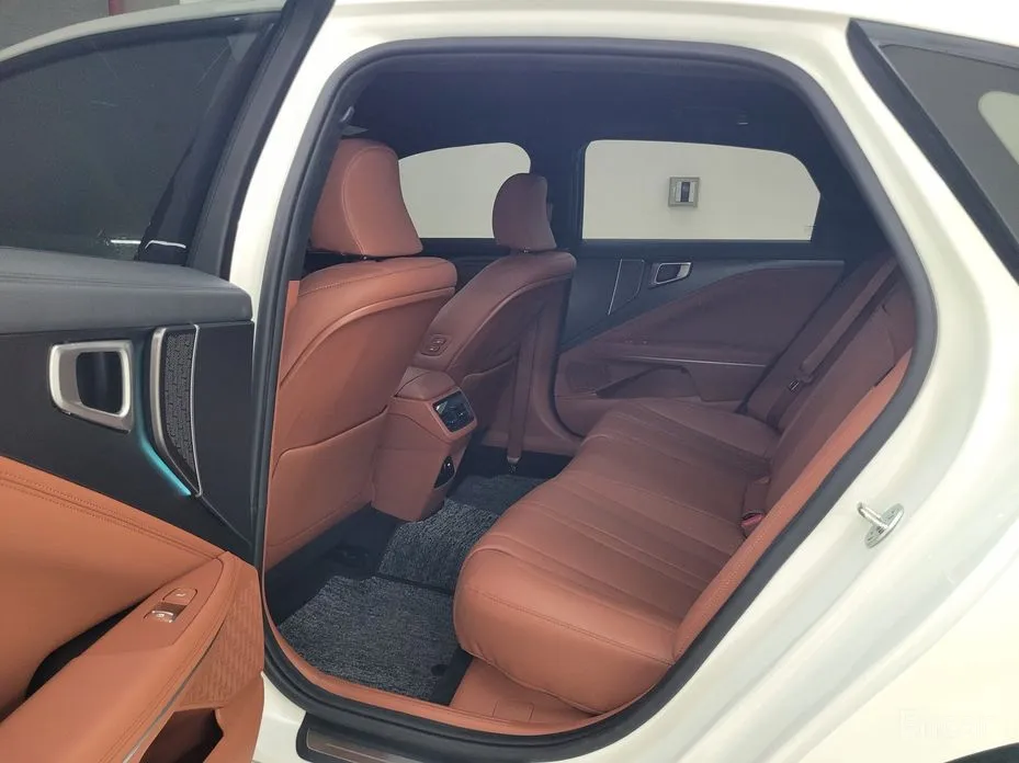 Фото 10 - Kia K8