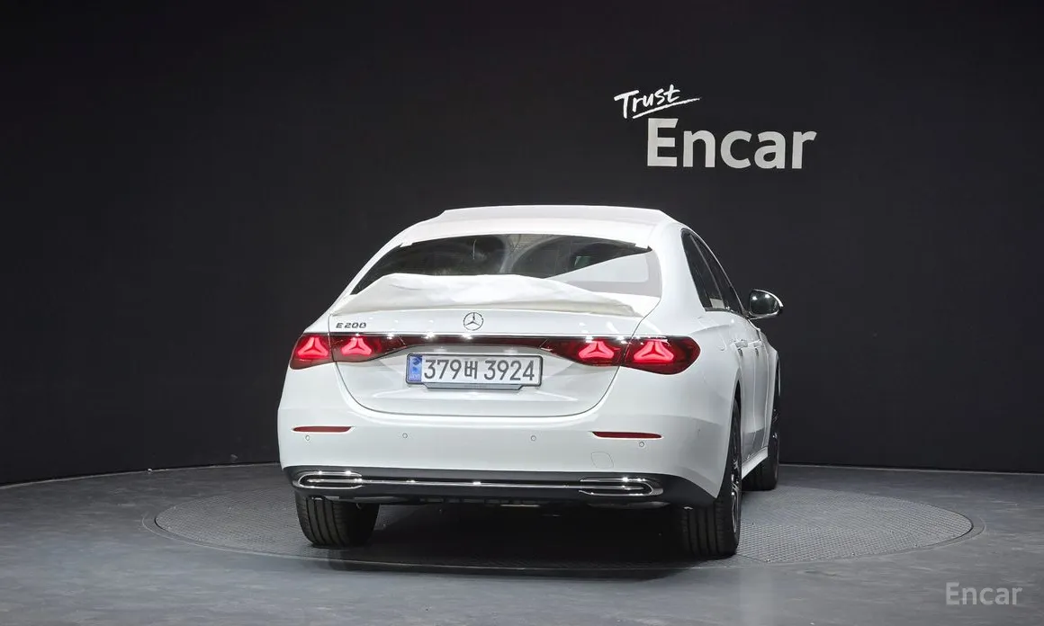 Фото 4 - Mercedes-Benz E-Class