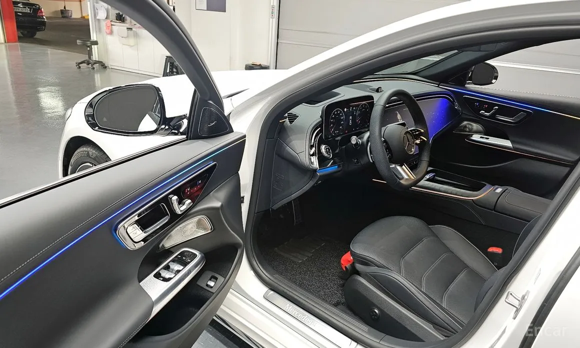 Фото 10 - Mercedes-Benz E-Class