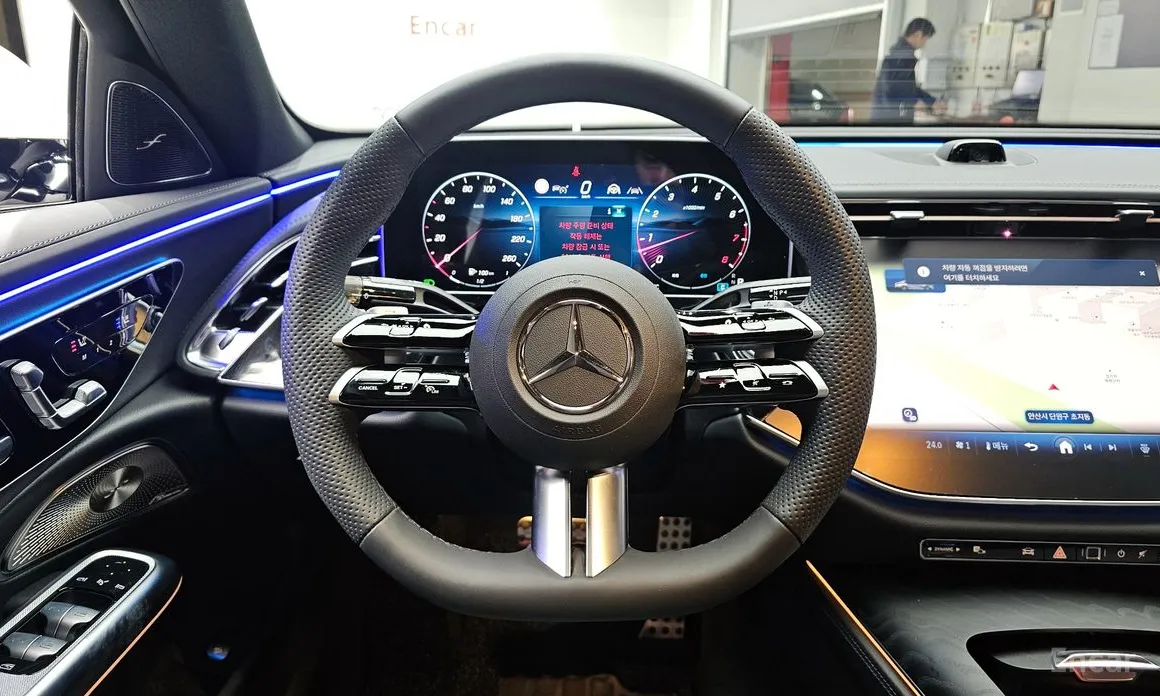 Фото 13 - Mercedes-Benz E-Class