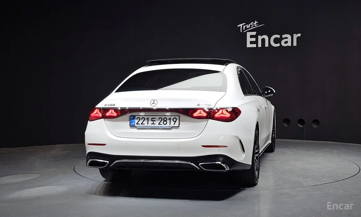 Фото 4 - Mercedes-Benz E-Class