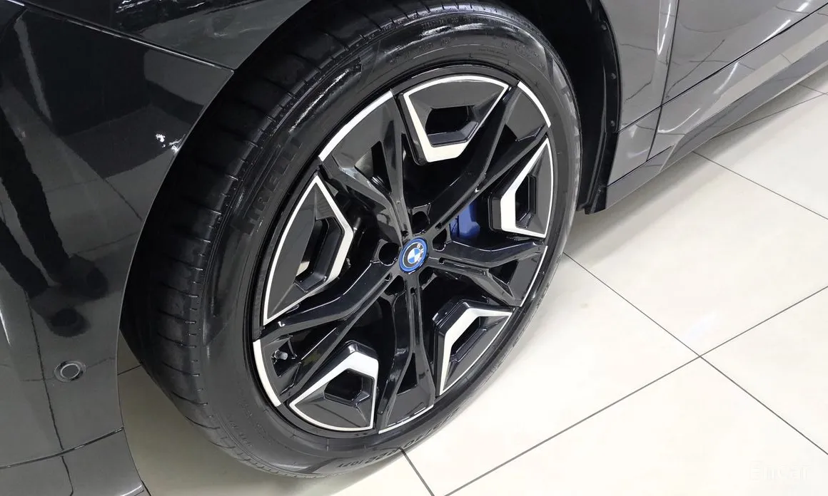 Фото 19 - BMW iX