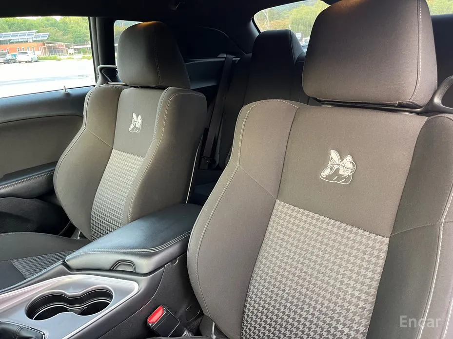 Фото 8 - Dodge Challenger