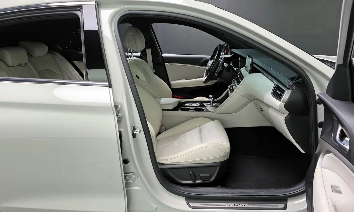 Фото 10 - Genesis G70