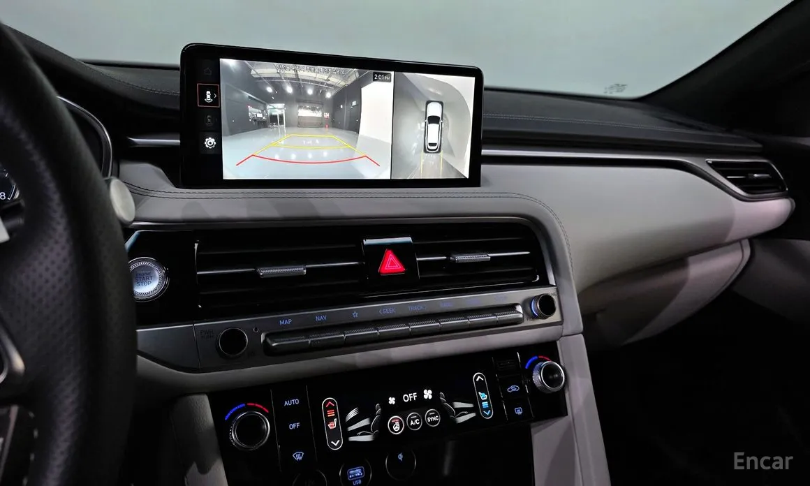 Фото 15 - Genesis G70