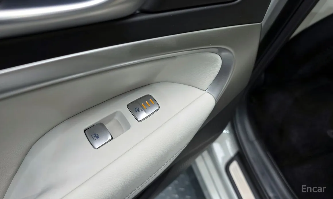 Фото 17 - Genesis G70