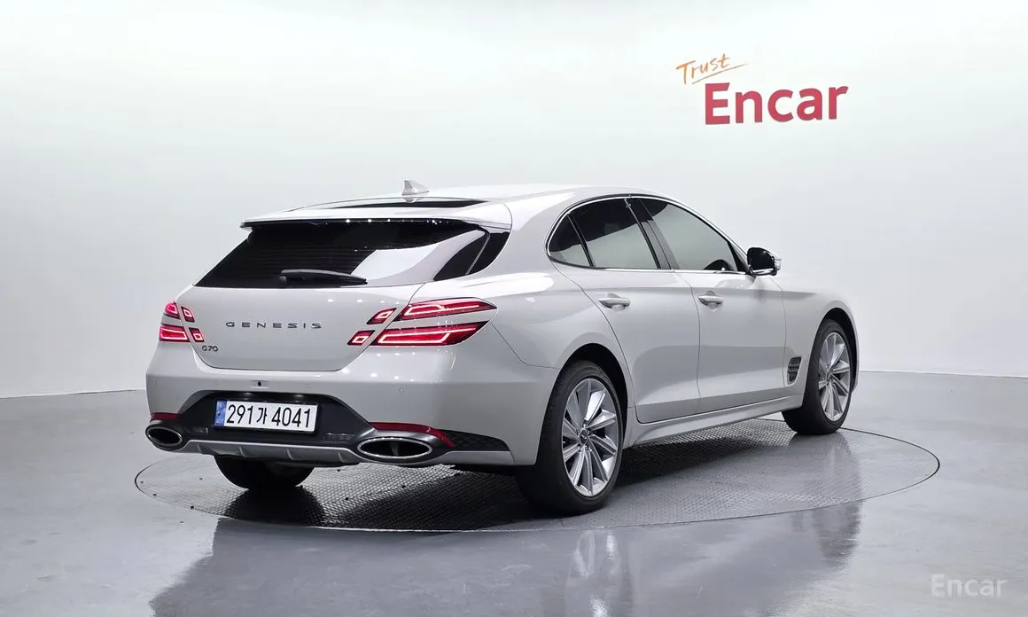 Фото 2 - Genesis G70